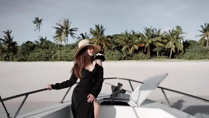 Pede dengan Dress Terbuka, Sontek 5 Gaya ala Nikita Willy