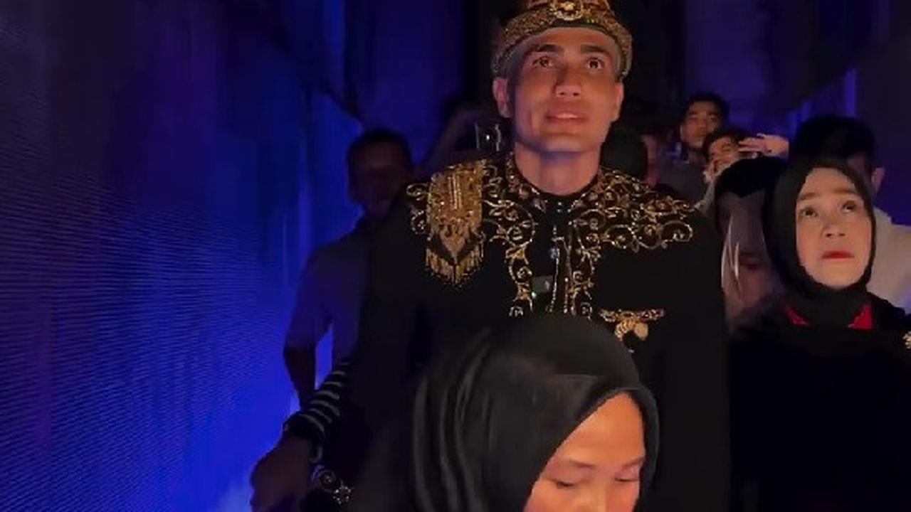 Aisar Khaled Kunjungi Museum Tsunami Aceh, Kirim Doa Hingga Jadi Imam Sholat Berjamaah