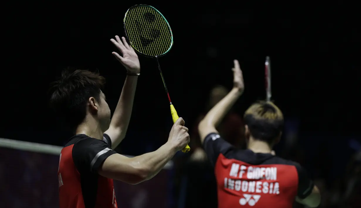 Ganda putra Indonesia, Marcus Gideon / Kevin Sanjaya, berhasil mengalahkan Li Jun Hui / Liu Yu Chen pada Indonesia Open 2019 di Istora Senayan, Sabtu (20/7). Marcus / Kevin menang 21-9 dan 21-13. (Bola.com/Vitalis Yogi Trisna)