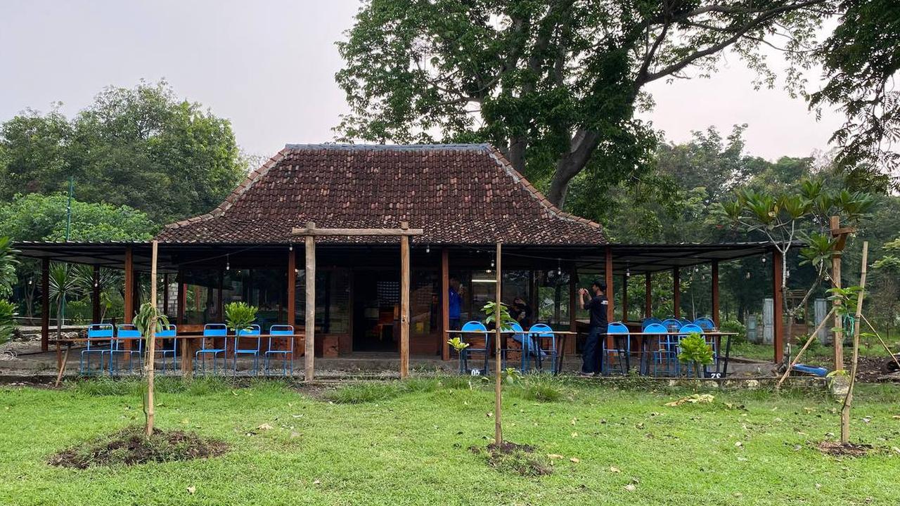Menyulam Udara Sejuk di Kedai Bojonegoro, Menyiapkan Warisan Berharga untuk Anak Cucu