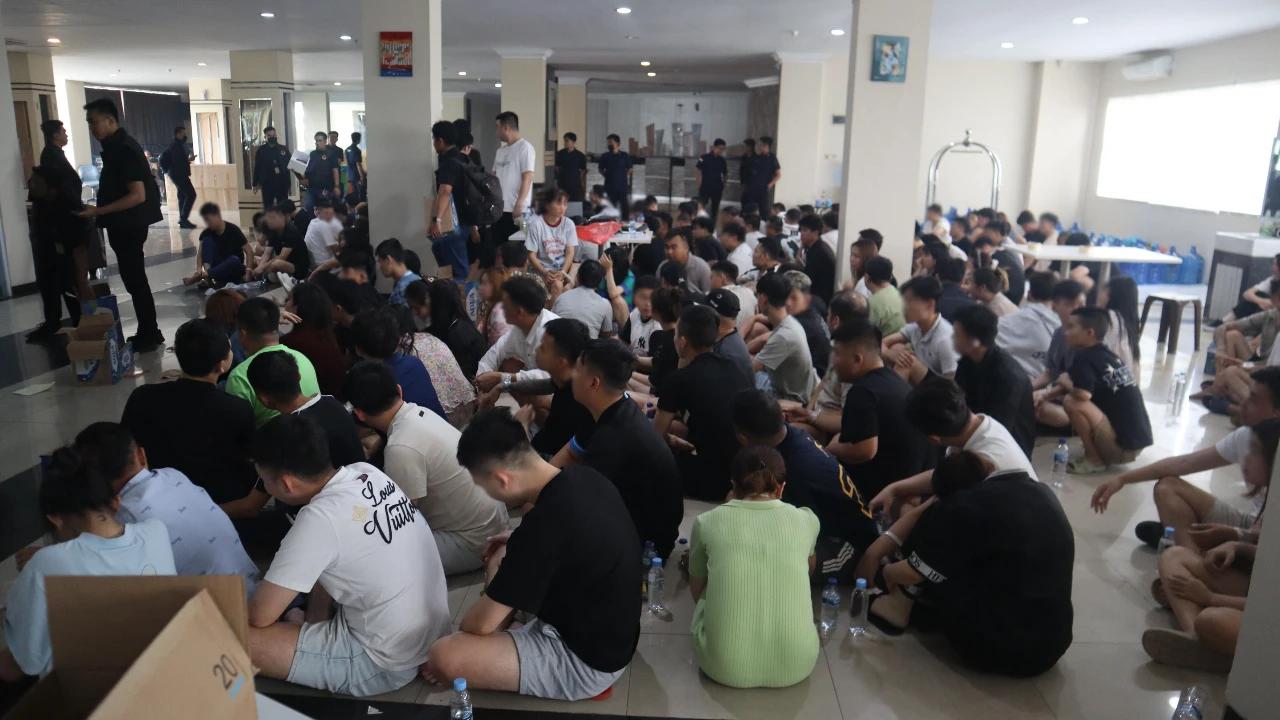 Penampakan Ratusan WNA Tukang Tipu Investasi Daring Ditangkap di Batam