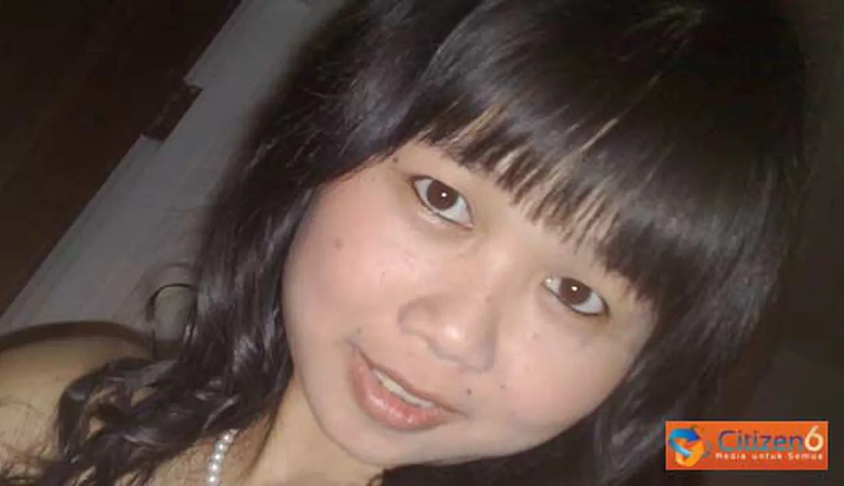 Citizen6, Surabaya: Ciri-ciri Maria, tinggi 167cm, berat 52 kg, rambut hitam panjang lurus sebahu, tahi lalat di pelipis mata sebelah kanan dan disekitar bibir, kulit putih. Apabila anda melihatnya, tolong hubungi saya di No.081703271717.(Pengirim: Lilis)