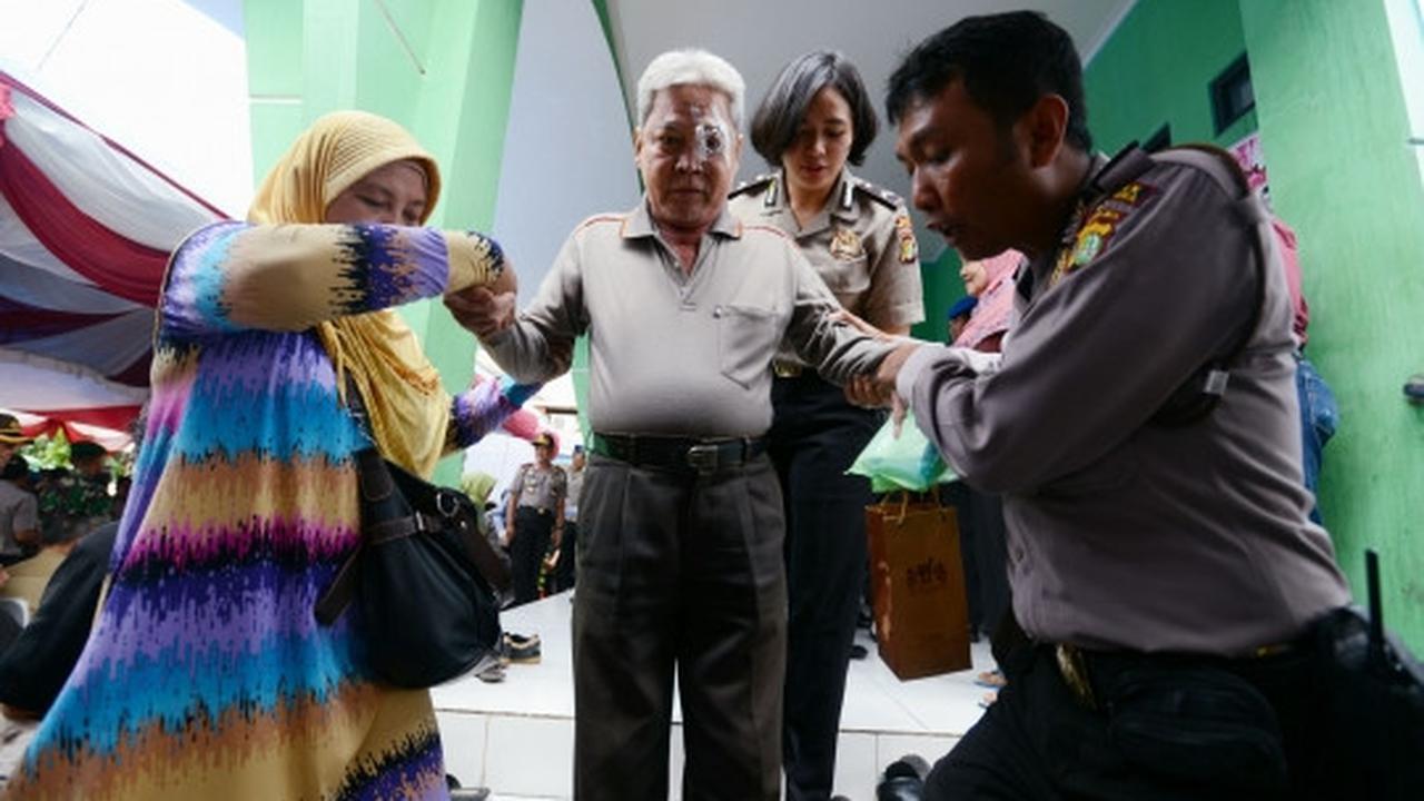 Polda Metro gelar operasi katarak gratis di posko kebakaran Tambora