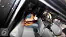Budi Antoni Aljufri menyapa awak media usai menjalani pemeriksaan di Gedung KPK, Jakarta, Selasa (6/7/2015). Budi diperiksa terkait kasus suap mantan Ketua MK, Akil Mochtar dalam Pilkada Kabupaten Empat Lawang. (Liputan6.com/Helmi Afandi)