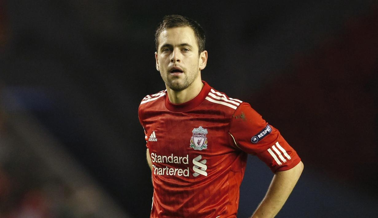 3. Joe Cole - Joe Cole merupakan pemilik nomor 10 sebelum digunakan Coutinho. Namun, sayang karir Joe Cole tidak benar-benar baik ketika berada di Liverpool akibat lebih sering berkutat dengan cedera dan sering berada di bangku cadangan. (AP Photo/Tim Hales)