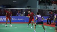 Ganda putri Indonesia Apriyani Rahayu/Siti Fadia Silva Ramadhanti&nbsp;mengalahkan pasangan Vietnam Pham Thi Khanh/Than Van Anh 21-3 dan 21-9 pada semifinal cabang bulu tangkis beregu SEA Games 2021 di&nbsp;Bac Gymnasium, Selasa (17/5/2022). (foto: PBSI)