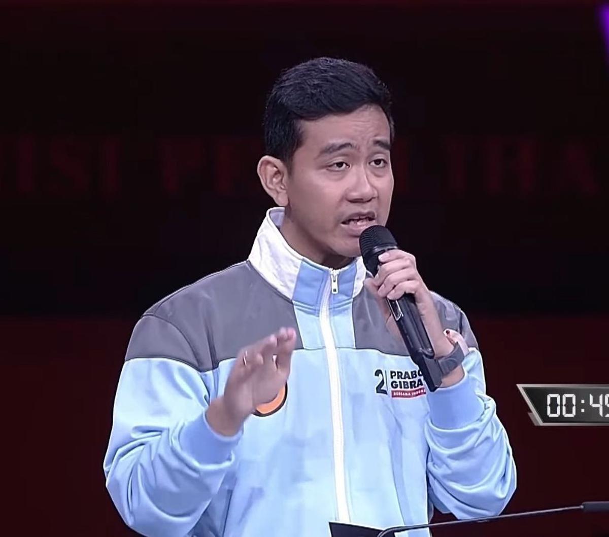 "Gus Imin tak paham pertanyaannya, dapat contekan dari Tom Lembong mungkin ya," ujar Gibran.