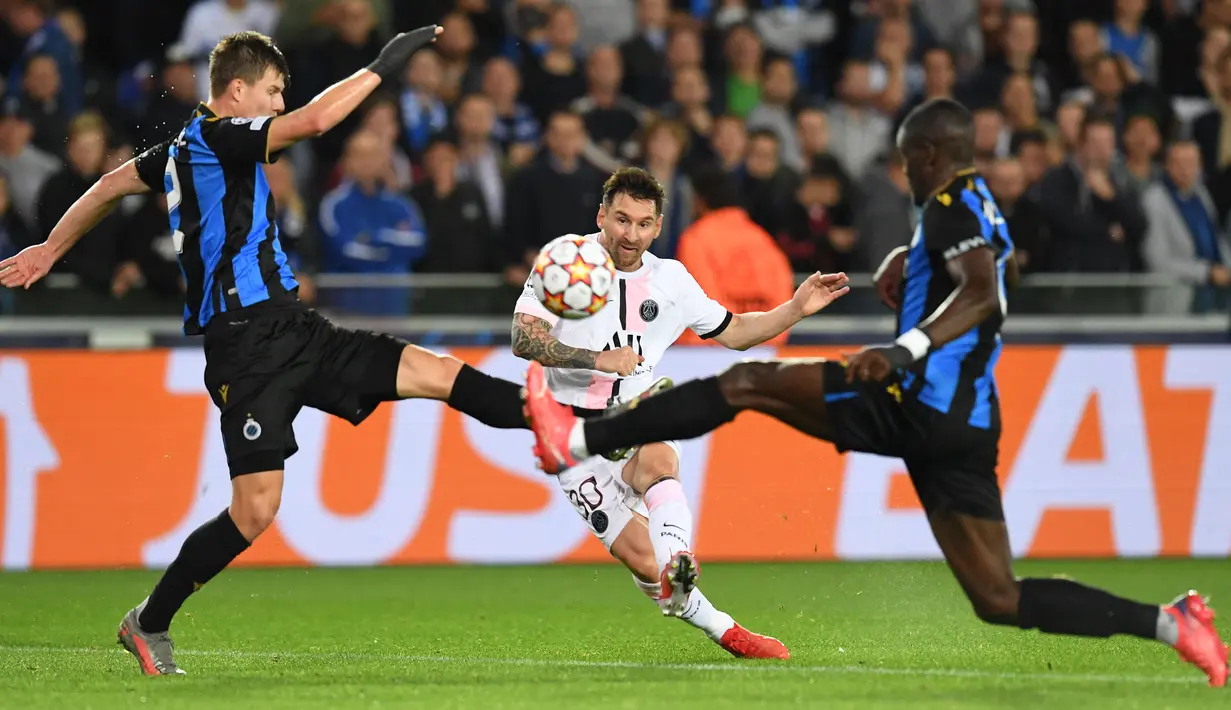 Meski menguasai bola dengan persentase 64 persen berbanding 36 persen, namun PSG tidak bisa berbuat banyak. Brugge memberikan perlawanan sengit. Mereka menekan PSG dengan melepaskan 16 tembakan, sementara PSG cuma 9. (AFP/John Thys)