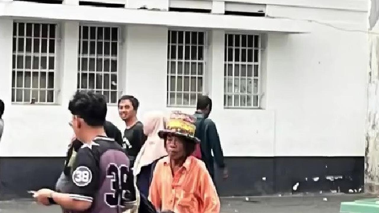 Viral! Sosok Diduga Pak Tarno Ngemis di Kota Tua, Ini Klarifikasi dan Penjelasannya