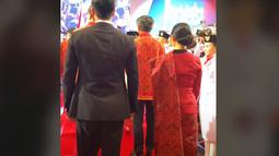 Choi Siwon dan Dita Karang berjalan bersama di barisan paling belakang. Tak sedikit warganet yang menilai keduanya tampak serasi di momen ini. (Foto: TikTok/ hillosmilee)