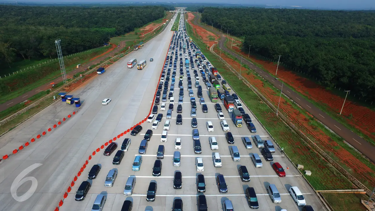 20160327-Arus Balik Libur Panjang Tol Cikopo Macet Hingga 1 Km