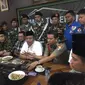 Politikus Partai Golkar Yorrys Raweyai menyambangi kantor GP Ansor di kawasan Salemba, Jakarta Pusat. (Liputan6.com/Radityo Priyasmoro)
