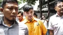 Polisi menghadirkan pedangdut Septyan Arochman alias Daffa dalam rilis narkoba di Ditresnarkoba Polda Metro Jaya, Senin (7/10/2019). Daffa ditangkap di wilayah Tanah Abang, pada Sabtu (5/10) dini hari dengan barang bukti satu bungkus sabu seberat 0,73 gram. (Liputan6.com/Faizal Fanani)