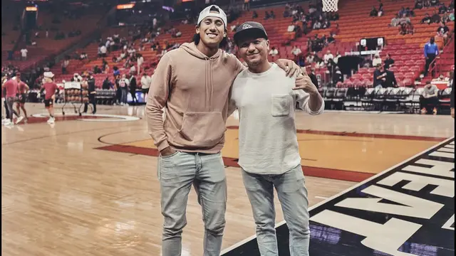 Liburan Bareng Sean Galael, Ini 7 Potret Gading Marten saat di Florida