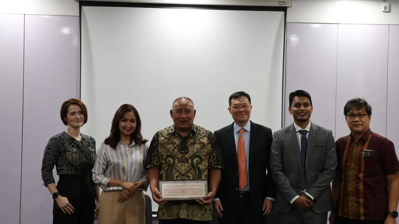 Round Table Discussion (RTD) bertema Bariatric Laparoscopy: Current and Future in Medicine dan The Future of Minimally Invasive and Robotic Surgery in Colorectal Cancer Management.