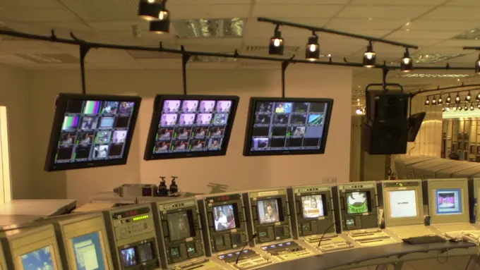 Ada Teks Huruf China di TV, Warga Hong Kong Ngamuk!