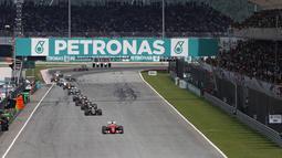 Sebastian Vettel mulai menunjukkan tajinya dengan memimpin perlombaan (Reuters / Olivia Harris)