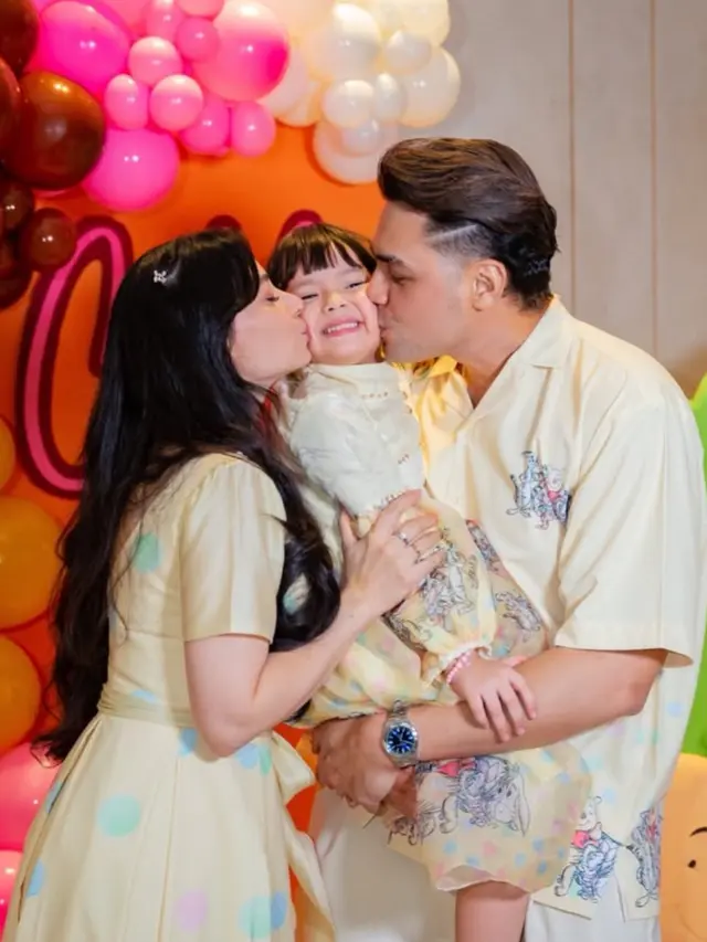 Asmirandah di Pesta Ulang Tahun Putrinya yang ke-5 dengan tema Winnie the Pooh. [@asmirandah89]