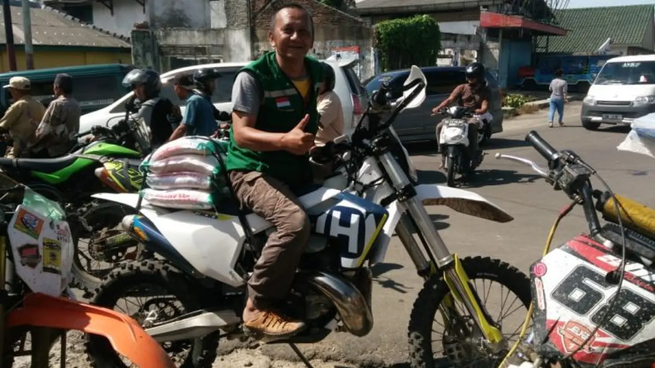Tembus Daerah Bencana Tsunami dengan Motor Trail (Foto: Ist)