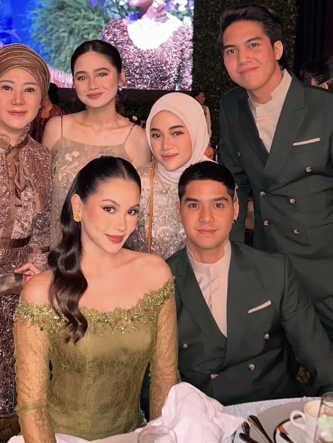 Para Artis Bersama +1 saat Hadir di Pernikahan Aaliyah Massaid dan Thariq Halilintar