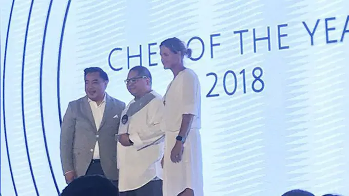 Chef Ragil mendapat penghargaan/copyright vemale.com/Amelia Ayu Kinanti