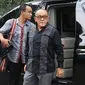 Mantan Menko Kesra Aburizal Bakrie, saat tiba di kediaman Presiden RI keenam, Susilo Bambang Yudhoyono, Puri Cikeas, Bogor, Jawa Barat, Senin (13/06/2016). (Liputan6.com/Herman Zakharia)