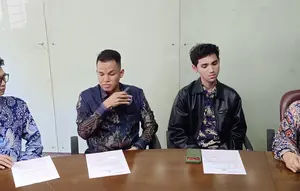 Syahravi Bongkar Bukti Fariz RM Pernah Puji Lagu Di Antara Kata