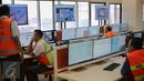 Suasana dalam ruang  kontrol dan teknik Indonesia Port Corporation (IPC), Tanjung Priok, Jakarta, Rabu (17/6/2015). (Liputan6.com/Faizal Fanani)