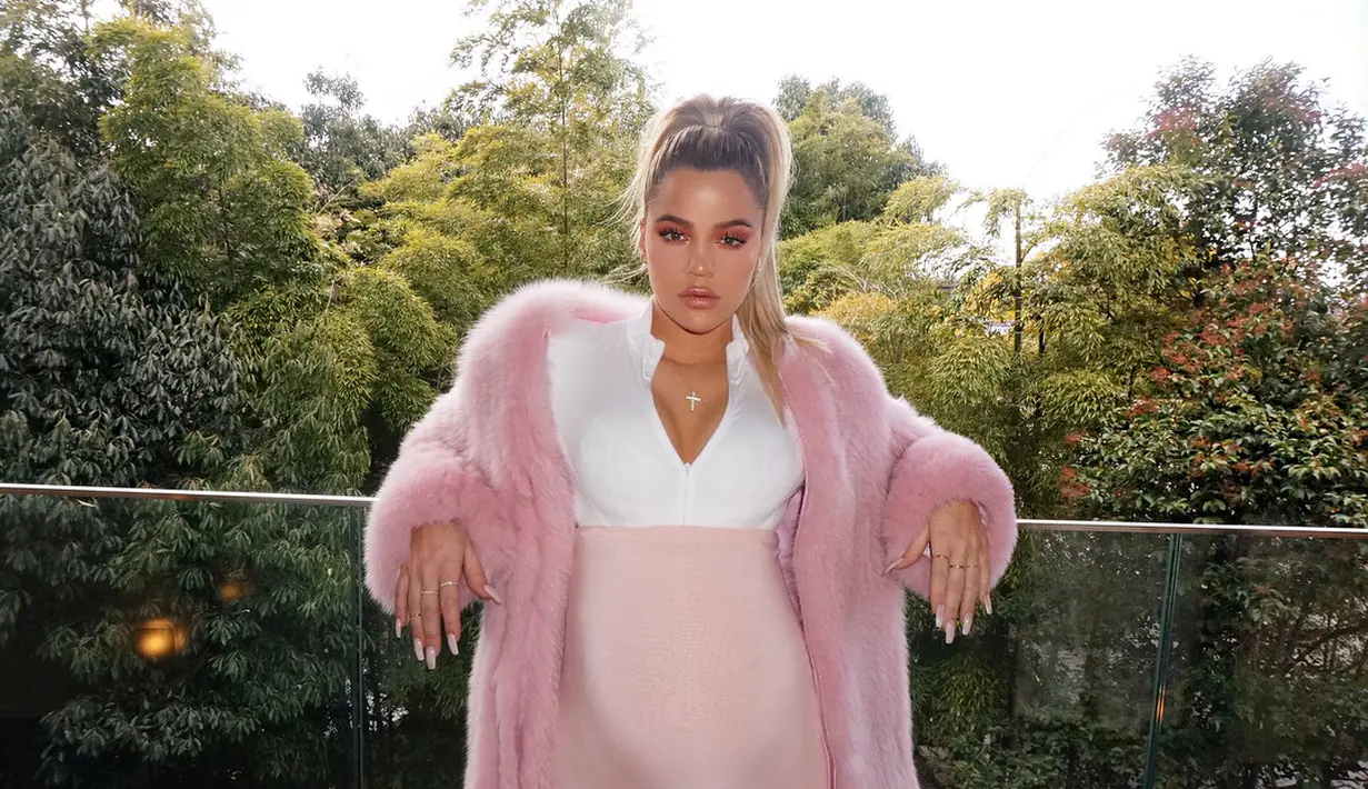 Khloe melahirkan anak pertamanya bersama dengan Tristan Thompson pada 12 April lalu. (instagram/khloekardashian)