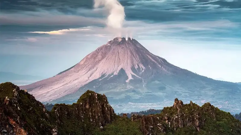 Gunung Sibayak di Kabupaten Karo Sumatera Utara