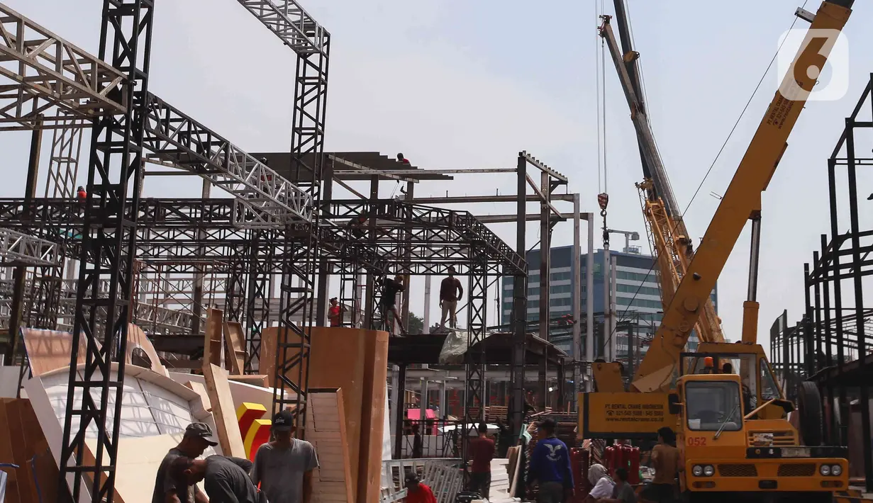 Gelaran Jakarta Fair Kemayoran tahun ini diikuti oleh 2.500 perusahaan peserta yang terdiri dari 1.500 stan yang memamerkan berbagai produk unggulan dengan diskon khas Jakarta Fair. (Liputan6.com/Herman Zakharia)