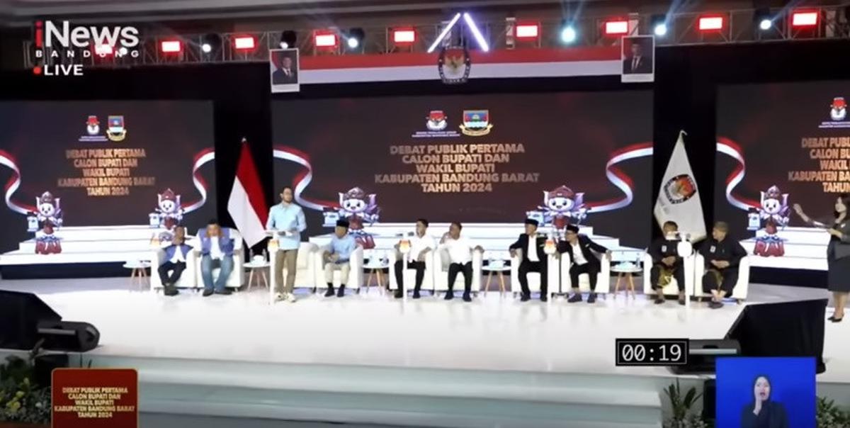 Bersaing di Pilbup Bandung Barat, 7 Potret Jeje Govinda, Hengky Kurniawan sampai Gilang Dirga di Momen Debat