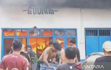 Gudang PDAM Gowa Terbakar: Si Jago Merah Melahap Logistik, Pelayanan Air Tetap Aman?