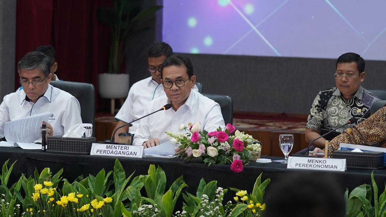 Tetapkan Paket Kebijakan Ekonomi, Pemerintah Beri Insentif untuk Tiga Komoditas Kebutuhan Pokok