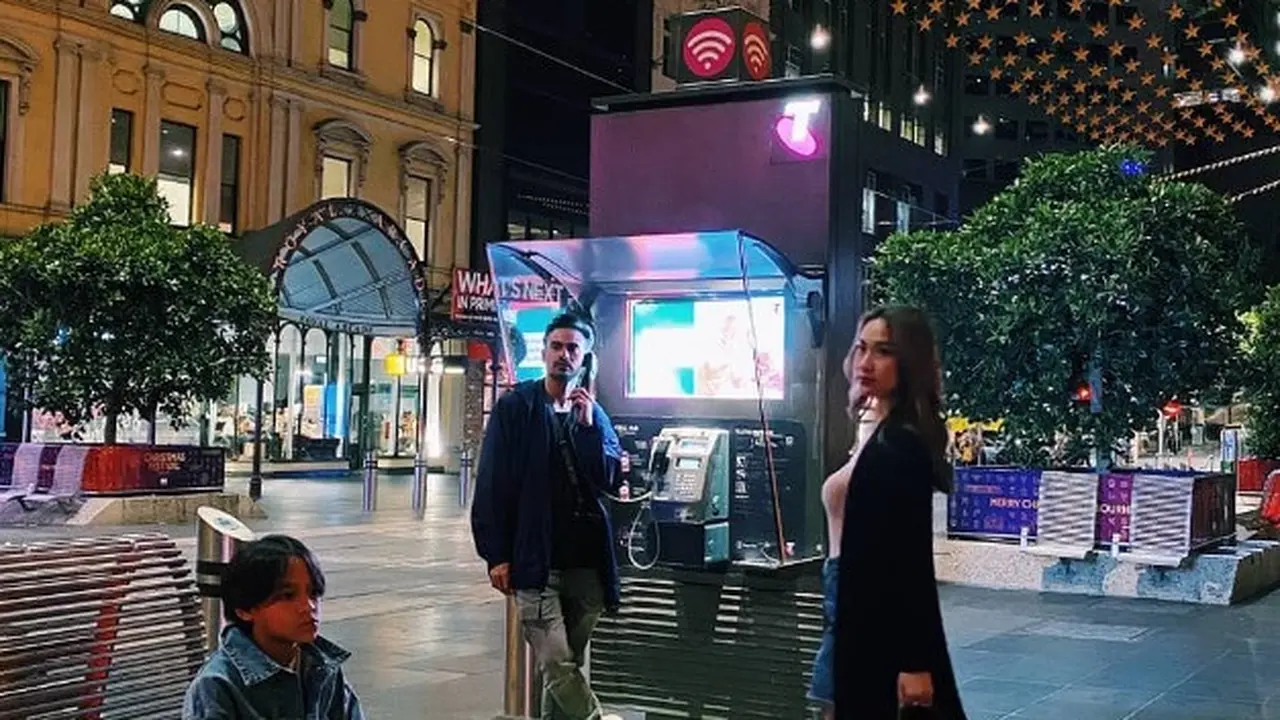 Potret keluarga Sinclair (Sumber: Instagram/ashrafsinclair)