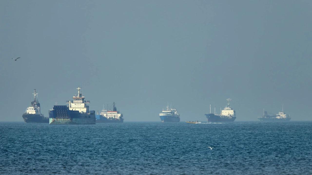 FOTO: Ketegangan di Selat Hormuz Meningkat di Tengah Saling Klaim Iran dan Amerika Serikat