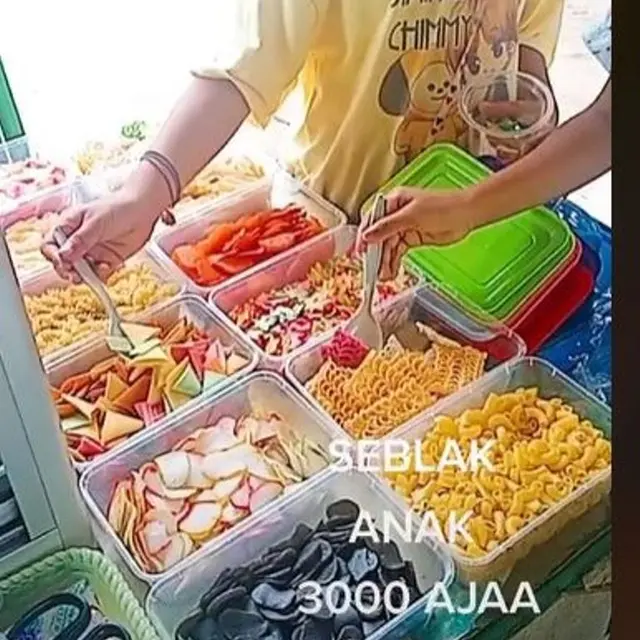 Warung Seblak Murah Seporsi Hanya Rp3 Ribu dan Bebas Ambil Isian Sendiri