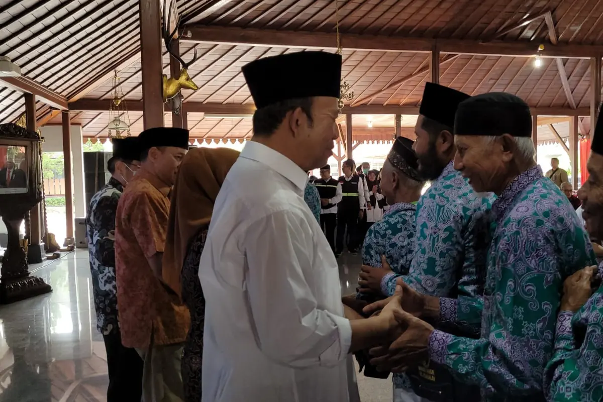 Bupati Banyumas melepas jemaah haji di Pendopo Sipanji. (Foto: Liputan6.com/Pemkab Banyumas)