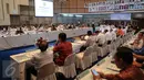 Suasana rapat koordinasi Menteri Perhubungan Ignasius Jonan dengan sejumlah pihak terkait persiapan angkutan mudik lebaran, di kantor Kemenhub, Jakarta, Selasa (30/6/2015). (Liputan6.com/Faizal Fanani) 