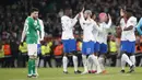 Para pemain Timnas Prancis merayakan kemenangan atas Republik Irlandia pada laga Grup B Kualifikasi Euro 2024 di Aviva Stadium, Dublin, Republik Irlandia (27/3/2023). Prancis total mengoleksi 5 gol tanpa kebobolan di Grup B. Kylian Mbappe dkk mampu menang 4-0 atas Belanda dan 1-0 atas Republik Irlandia. (AP Photo/Peter Morrison)