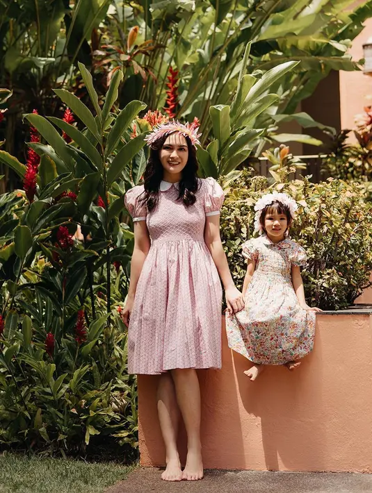 Sebagai anak artis, Baby Claire juga sudah pintar berpose di depan kamera. [Instagram/shandyaulia]