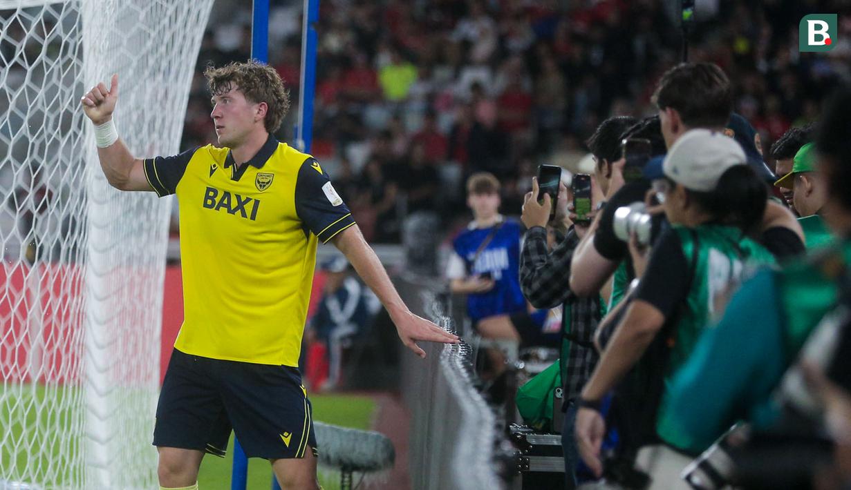 Bomber Timnas Indonesia itu sukses membuat barisan pertahanan lawan kerepotan. (Bola.com/M Iqbal Ichsan)