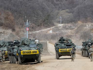 Tentara Angkatan Darat Amerika Serikat mengikuti latihan militer dekat perbatasan dengan Korea Utara di lapangan latihan di Paju, Korea Selatan, Jumat (17/3/2023). (AP Photo/Ahn Young-joon)
