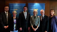 Sang menteri juga mempromosikan 5 universitas terbaik di dunia yang ada di kota Perth.