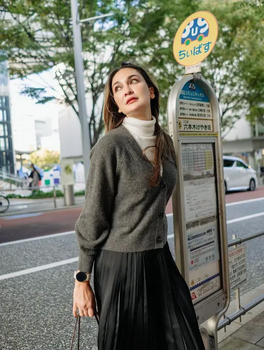 <p>"This trip was so worth the long flight," tulis Luna Maya sebagai keterangan fotonya. (Foto: Instagram/ lunamaya)</p>