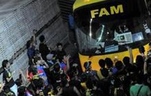Kesal Malaysia kalah, fans coba cegat bus tim