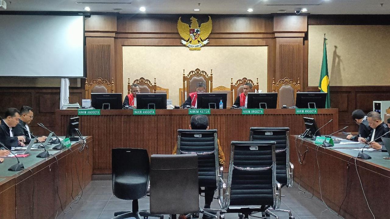 Selain pidana kurungan enam tahun penjara, Hasbi Hasan juga dijatuhi hukuman denda Rp3,8 miliar.<br>