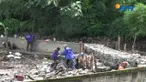 Sebelumnya, Sabtu, 16 Desember kemarin, tanggul sementara sepanjang 6 meter yang membatasi Kali Pulo kembali jebol menyusul debit air naik.