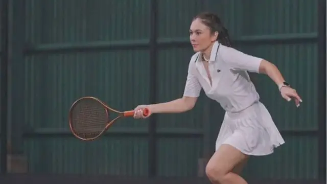 Miliki Body Goals Impian, Intip 5 Pesona Wulan Guritno Rajin Main Tenis (credit: instagram.com/wulanguritno)