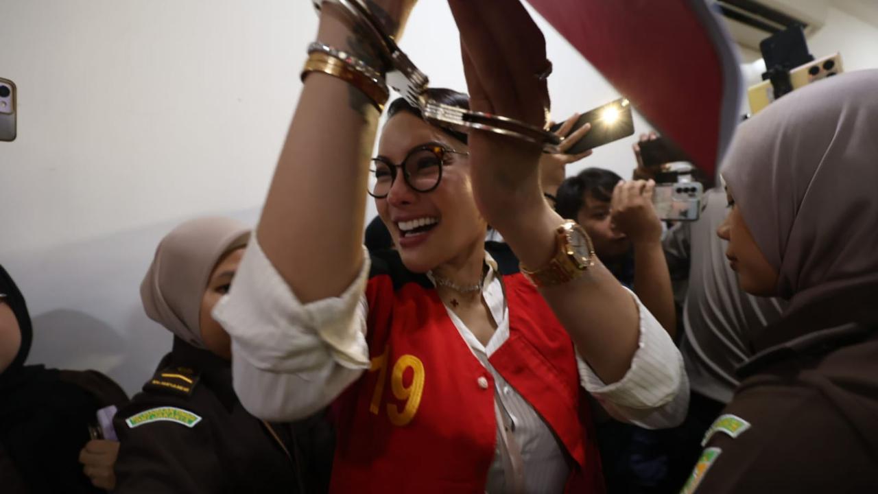 FOTO: Sidang Diwarnai Demo, Nikita Ajukan Eksepsi atas Dakwaan Pemerasan dan TPPU